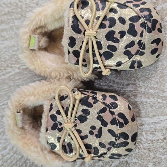 Stepping Stones Baby Leopard Faux Fur Slippers 3/6 months - Picture 1 of 10